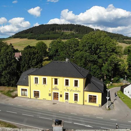 Hotel U Čmeláků Červená Voda Exterior foto