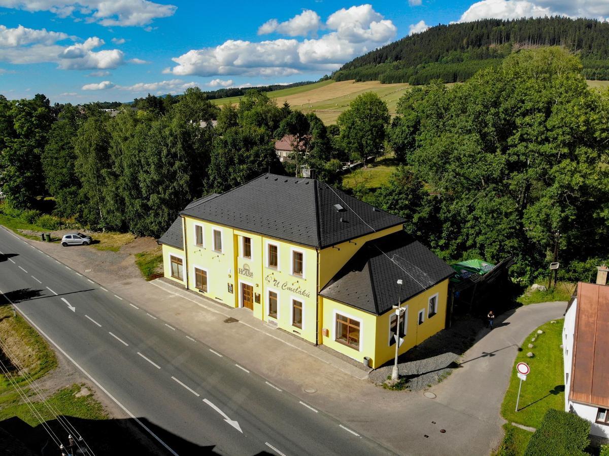 Hotel U Čmeláků Červená Voda Exterior foto
